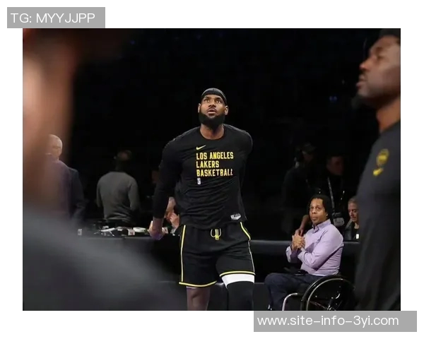 詹姆斯强调团队合作的重要性以身作则激励队友共同进步 詹姆斯强调团队合作的重要性以身作则激励队友共同进步